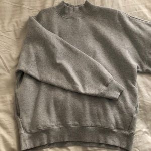 Heather Grey TNA Mock Neck Sweatshirt 🤍